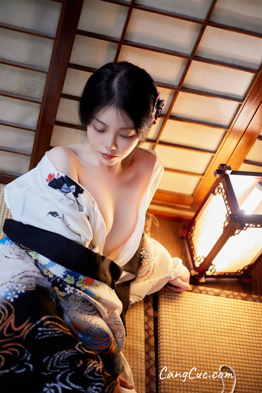 橘猫juju - 顶级小美女 黑色蕾丝下的神秘诱惑